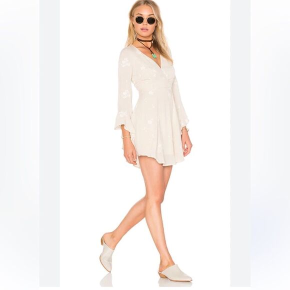 Free People Jasmine Embroidered Bell Sleeve Short Dress in Almond Tan Sz 0 NWOT - Picture 1 of 9